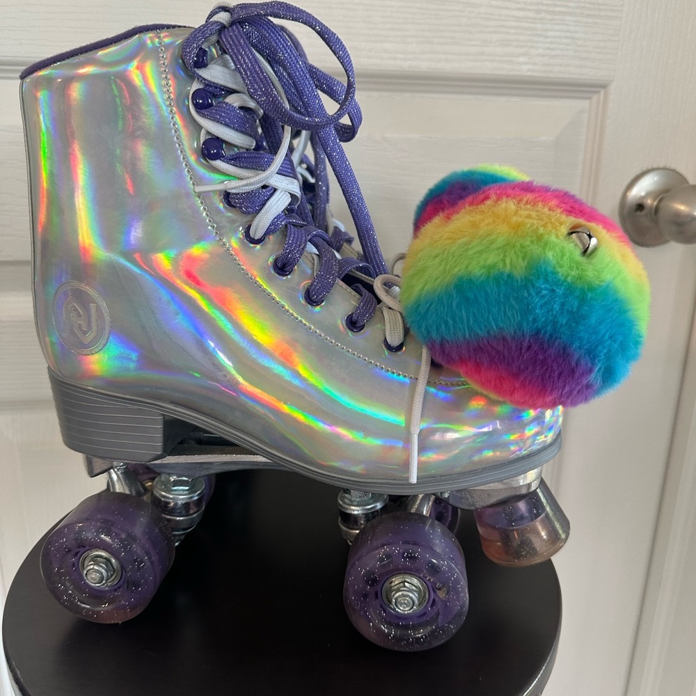 Women’s /Girls Roller Skates – Holographic, Lighted Laces Pom Pom’s Size 7 w/box